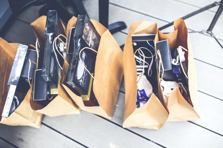 Niedrogie zakupy w sklepach – czy jest to możliwe?