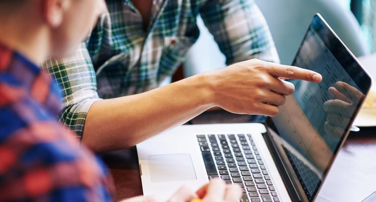 Gadżety z logo dla nowej marki – jak wybrać produkty, których klienci naprawdę będą używać?
